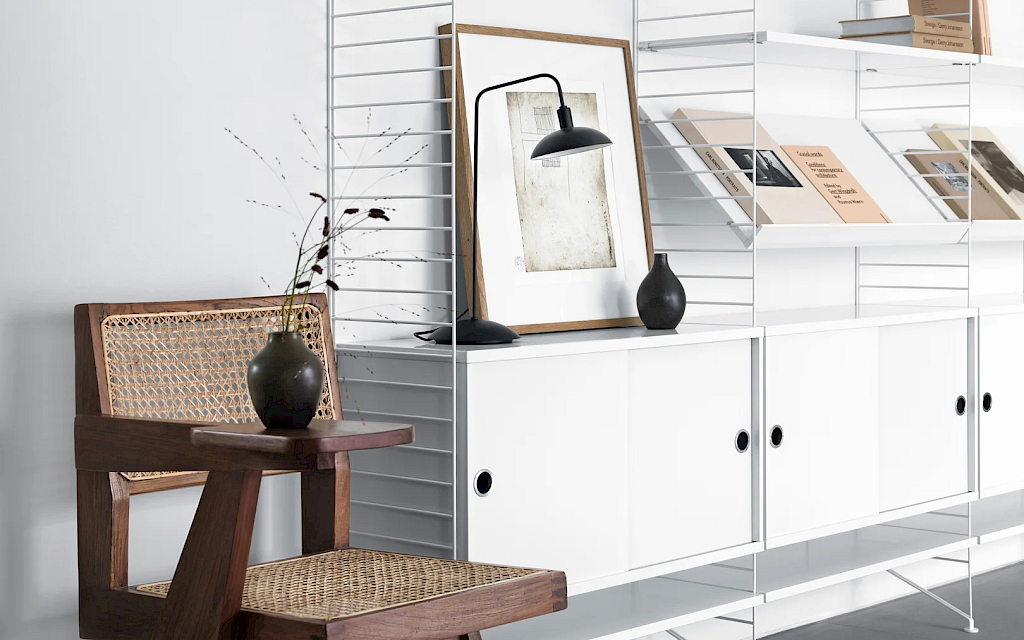 String Furniture Möbel String Regal weiss im Wohnzimmer bei Anliker Home