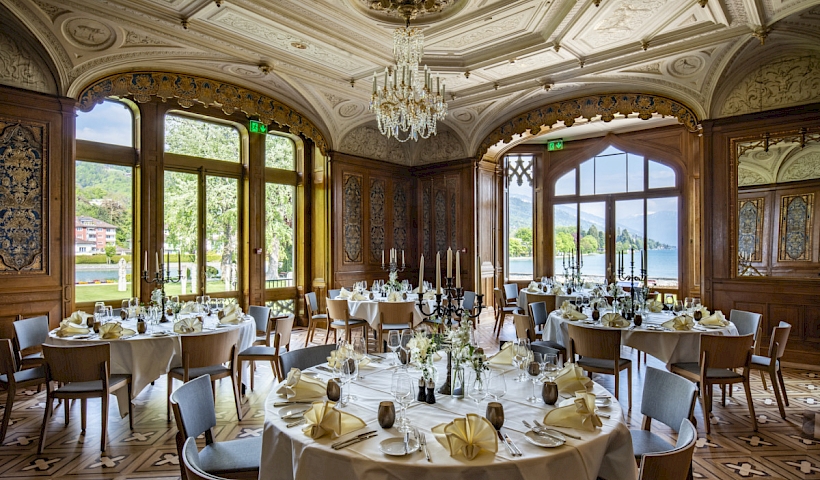 Tische Belleville von Vitra im Restaurantsaal im Schloss Schadau Thun