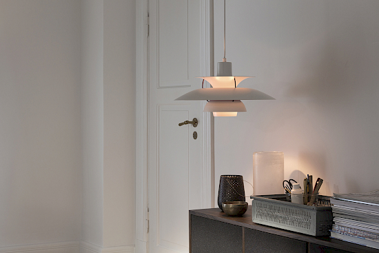 Lous Poulsen PH5 Pendelleuchte über Kommode Sideboard